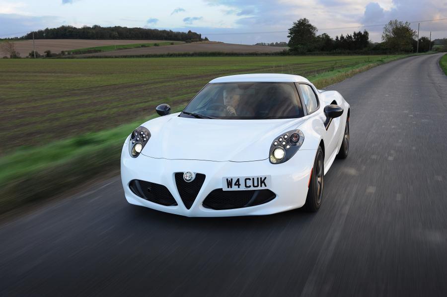  Alfa Romeo 4C 2015 года  (UK) (фото 4 из 45)